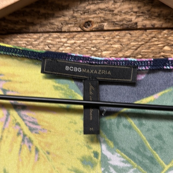 BCBGMAXAZRIA Tropical Print Ruffle Sleeve Romper - Size M - Picture 3 of 6